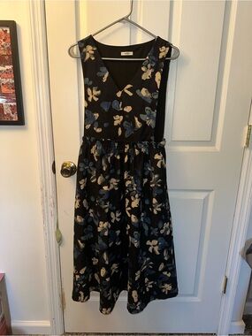Midi Floral V-Neck Dress in Black and Blue